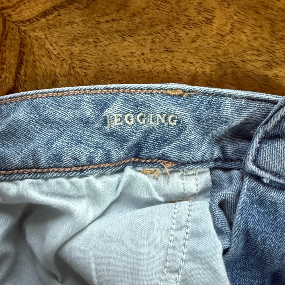 American Eagle Women's Light Wash Jeans 14R - Picture 6 of 8